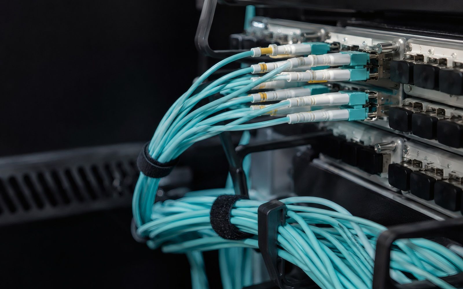 Fibre-optic patch cables in a network rack